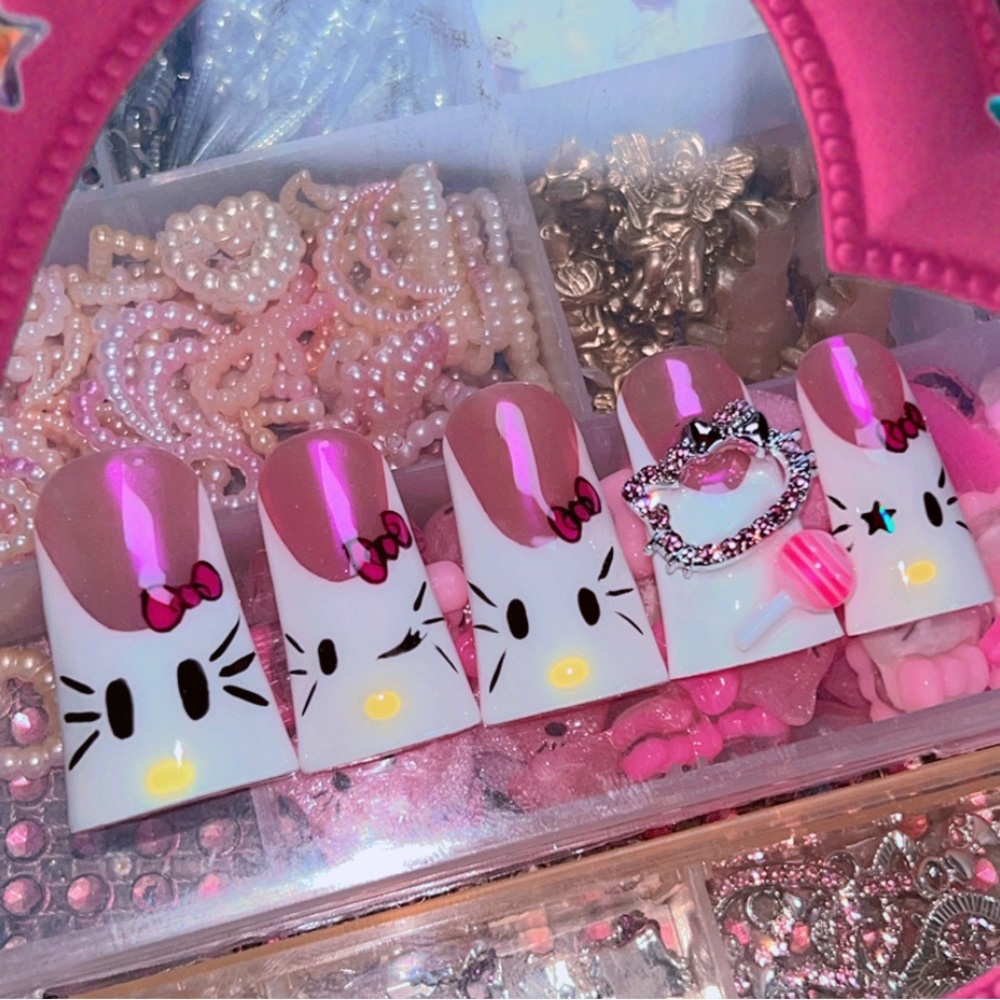 HK Duckies 20 piece press on set.